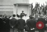 Immagine di Cerimonie presso il cenotafio Thiepval Francia, 1932, secondo 39 filmato di repertorio 65675063354