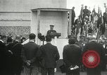 Immagine di Cerimonie presso il cenotafio Thiepval Francia, 1932, secondo 40 filmato di repertorio 65675063354