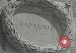 Immagine di Cerimonie presso il cenotafio Thiepval Francia, 1932, secondo 43 filmato di repertorio 65675063354
