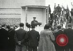 Immagine di Cerimonie presso il cenotafio Thiepval Francia, 1932, secondo 57 filmato di repertorio 65675063354