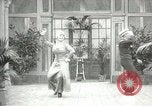 Immagine di Giovane eseguendo danze per la fotocamera Europa, 1913, secondo 3 filmato di repertorio 65675063369