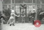 Immagine di Giovane eseguendo danze per la fotocamera Europa, 1913, secondo 5 filmato di repertorio 65675063369