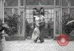 Immagine di Giovane eseguendo danze per la fotocamera Europa, 1913, secondo 8 filmato di repertorio 65675063369