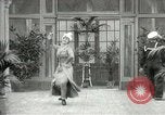 Immagine di Giovane eseguendo danze per la fotocamera Europa, 1913, secondo 11 filmato di repertorio 65675063369