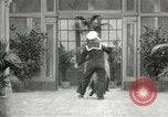 Immagine di Giovane eseguendo danze per la fotocamera Europa, 1913, secondo 14 filmato di repertorio 65675063369