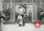 Immagine di Giovane eseguendo danze per la fotocamera Europa, 1913, secondo 18 filmato di repertorio 65675063369
