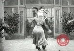 Immagine di Giovane eseguendo danze per la fotocamera Europa, 1913, secondo 20 filmato di repertorio 65675063369