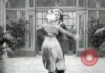 Immagine di Giovane eseguendo danze per la fotocamera Europa, 1913, secondo 21 filmato di repertorio 65675063369