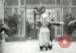 Immagine di Giovane eseguendo danze per la fotocamera Europa, 1913, secondo 26 filmato di repertorio 65675063369