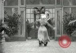 Immagine di Giovane eseguendo danze per la fotocamera Europa, 1913, secondo 27 filmato di repertorio 65675063369