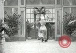 Immagine di Giovane eseguendo danze per la fotocamera Europa, 1913, secondo 29 filmato di repertorio 65675063369