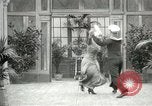 Immagine di Giovane eseguendo danze per la fotocamera Europa, 1913, secondo 38 filmato di repertorio 65675063369