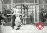 Immagine di Giovane eseguendo danze per la fotocamera Europa, 1913, secondo 46 filmato di repertorio 65675063369