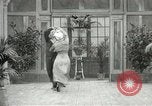 Immagine di Giovane eseguendo danze per la fotocamera Europa, 1913, secondo 53 filmato di repertorio 65675063369