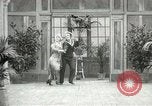 Immagine di Giovane eseguendo danze per la fotocamera Europa, 1913, secondo 55 filmato di repertorio 65675063369