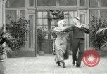 Immagine di Giovane eseguendo danze per la fotocamera Europa, 1913, secondo 57 filmato di repertorio 65675063369