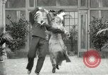 Immagine di Giovane eseguendo danze per la fotocamera Europa, 1913, secondo 59 filmato di repertorio 65675063369