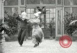 Immagine di Giovane eseguendo danze per la fotocamera Europa, 1913, secondo 60 filmato di repertorio 65675063369