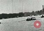 Standbild Harvard und Yale Besatzungen Rasse in ihrer jährlichen Rudern Wettbewerb in neuen New London Connecticut USA, 1900, aus Sekunde 46 historischem Filmmaterial Videoclip 65675063385