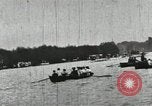 Standbild Harvard und Yale Besatzungen Rasse in ihrer jährlichen Rudern Wettbewerb in neuen New London Connecticut USA, 1900, aus Sekunde 53 historischem Filmmaterial Videoclip 65675063385