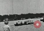Standbild Harvard und Yale Besatzungen Rasse in ihrer jährlichen Rudern Wettbewerb in neuen New London Connecticut USA, 1900, aus Sekunde 56 historischem Filmmaterial Videoclip 65675063385