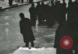 Standbild Eislaufen Rennen draußen auf einem überfluteten Stadion Eisbahn im Winter United States USA, 1900, aus Sekunde 8 historischem Filmmaterial Videoclip 65675063386