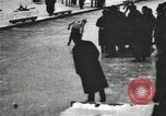 Standbild Eislaufen Rennen draußen auf einem überfluteten Stadion Eisbahn im Winter United States USA, 1900, aus Sekunde 9 historischem Filmmaterial Videoclip 65675063386