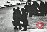 Standbild Eislaufen Rennen draußen auf einem überfluteten Stadion Eisbahn im Winter United States USA, 1900, aus Sekunde 17 historischem Filmmaterial Videoclip 65675063386