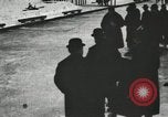 Standbild Eislaufen Rennen draußen auf einem überfluteten Stadion Eisbahn im Winter United States USA, 1900, aus Sekunde 27 historischem Filmmaterial Videoclip 65675063386