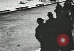 Standbild Eislaufen Rennen draußen auf einem überfluteten Stadion Eisbahn im Winter United States USA, 1900, aus Sekunde 28 historischem Filmmaterial Videoclip 65675063386