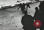 Standbild Eislaufen Rennen draußen auf einem überfluteten Stadion Eisbahn im Winter United States USA, 1900, aus Sekunde 30 historischem Filmmaterial Videoclip 65675063386