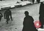 Standbild Eislaufen Rennen draußen auf einem überfluteten Stadion Eisbahn im Winter United States USA, 1900, aus Sekunde 41 historischem Filmmaterial Videoclip 65675063386