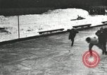Standbild Eislaufen Rennen draußen auf einem überfluteten Stadion Eisbahn im Winter United States USA, 1900, aus Sekunde 47 historischem Filmmaterial Videoclip 65675063386