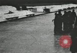 Standbild Eislaufen Rennen draußen auf einem überfluteten Stadion Eisbahn im Winter United States USA, 1900, aus Sekunde 51 historischem Filmmaterial Videoclip 65675063386