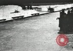 Standbild Eislaufen Rennen draußen auf einem überfluteten Stadion Eisbahn im Winter United States USA, 1900, aus Sekunde 52 historischem Filmmaterial Videoclip 65675063386