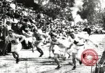 Standbild Amateur Läufer konkurrieren in Rennen in ein Stadion in den Vereinigten Staaten United States USA, 1900, aus Sekunde 3 historischem Filmmaterial Videoclip 65675063387