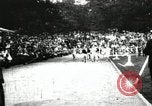 Standbild Amateur Läufer konkurrieren in Rennen in ein Stadion in den Vereinigten Staaten United States USA, 1900, aus Sekunde 5 historischem Filmmaterial Videoclip 65675063387