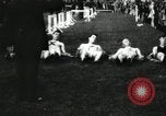 Standbild Amateur Läufer konkurrieren in steeplechase Rennen mit Hindernissen United States USA, 1900, aus Sekunde 1 historischem Filmmaterial Videoclip 65675063388