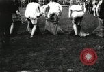 Standbild Amateur Läufer konkurrieren in steeplechase Rennen mit Hindernissen United States USA, 1900, aus Sekunde 3 historischem Filmmaterial Videoclip 65675063388