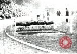 Standbild Amateur Läufer konkurrieren in steeplechase Rennen mit Hindernissen United States USA, 1900, aus Sekunde 12 historischem Filmmaterial Videoclip 65675063388