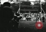 Standbild Amateur Läufer konkurrieren in steeplechase Rennen mit Hindernissen United States USA, 1900, aus Sekunde 24 historischem Filmmaterial Videoclip 65675063388