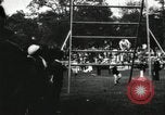 Standbild Amateur Läufer konkurrieren in steeplechase Rennen mit Hindernissen United States USA, 1900, aus Sekunde 28 historischem Filmmaterial Videoclip 65675063388