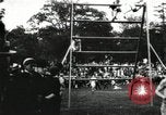 Standbild Amateur Läufer konkurrieren in steeplechase Rennen mit Hindernissen United States USA, 1900, aus Sekunde 32 historischem Filmmaterial Videoclip 65675063388