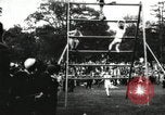 Standbild Amateur Läufer konkurrieren in steeplechase Rennen mit Hindernissen United States USA, 1900, aus Sekunde 33 historischem Filmmaterial Videoclip 65675063388