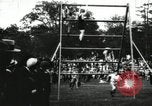 Standbild Amateur Läufer konkurrieren in steeplechase Rennen mit Hindernissen United States USA, 1900, aus Sekunde 35 historischem Filmmaterial Videoclip 65675063388