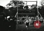 Standbild Amateur Läufer konkurrieren in steeplechase Rennen mit Hindernissen United States USA, 1900, aus Sekunde 37 historischem Filmmaterial Videoclip 65675063388