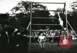 Standbild Amateur Läufer konkurrieren in steeplechase Rennen mit Hindernissen United States USA, 1900, aus Sekunde 40 historischem Filmmaterial Videoclip 65675063388