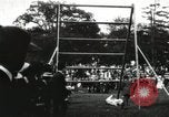 Standbild Amateur Läufer konkurrieren in steeplechase Rennen mit Hindernissen United States USA, 1900, aus Sekunde 42 historischem Filmmaterial Videoclip 65675063388
