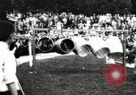 Standbild Amateur Läufer konkurrieren in steeplechase Rennen mit Hindernissen United States USA, 1900, aus Sekunde 47 historischem Filmmaterial Videoclip 65675063388