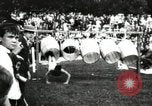 Standbild Amateur Läufer konkurrieren in steeplechase Rennen mit Hindernissen United States USA, 1900, aus Sekunde 54 historischem Filmmaterial Videoclip 65675063388